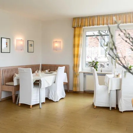Hotel Haus Koebesine 21 *